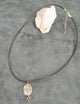 Collar en piel y cuarzo citrino.
